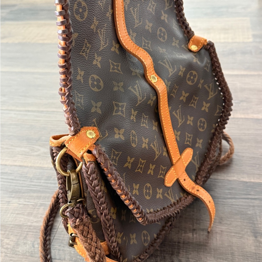 Louis Vuitton Brown Monogram Crossbody Bag AUTHENTIC - Picture 2 of 3